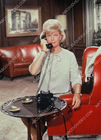 Doris Day on the telephone 8b20-18179