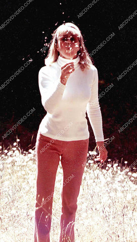Doris Day playing in the dandelions 8b20-18192
