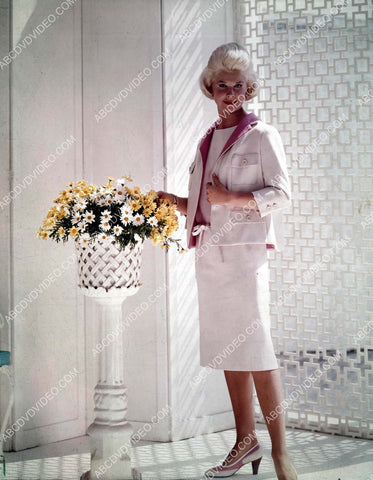 Doris Day and some flowers 8b20-18224