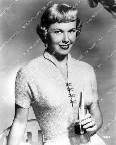 Doris Day enjoys a coke 8b20-18231
