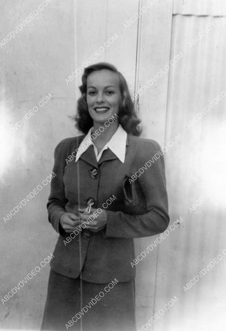 quick pose Faye Emerson on studio backlot 8b20-18330