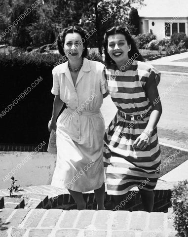 Gail Russell and her mother I think 8b20-18354