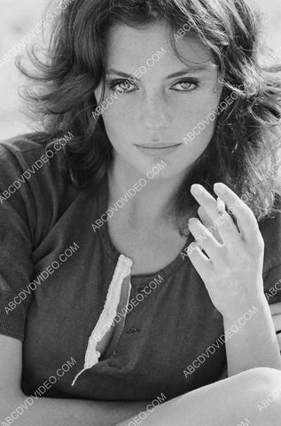Jacqueline Bisset enjoys a cigarette 8b20-18522