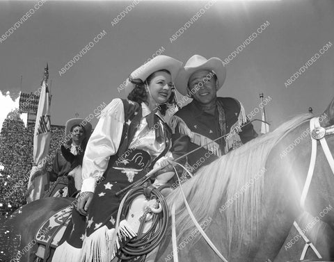 Dale Evans Roy Rogers in parade 8b20-18922