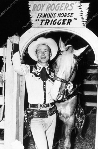 Roy Rogers and Trigger portrait 8b20-18931