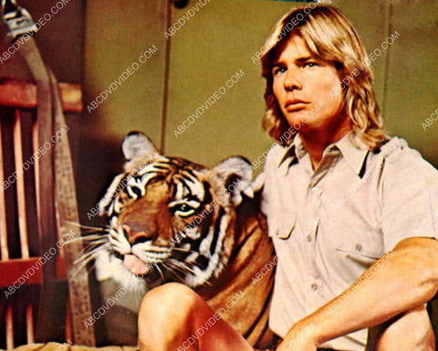Jan-Michael Vincent and a tiger 8b20-19130