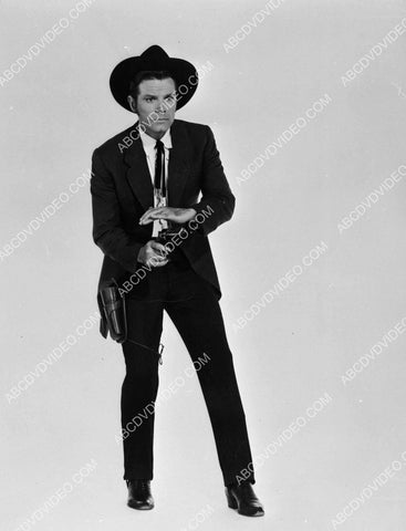 Jack Lord practices quick draw 8b20-19160
