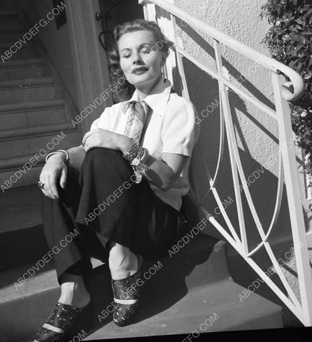 Andrea Martin takes a break to sit in the sun 8b20-1994