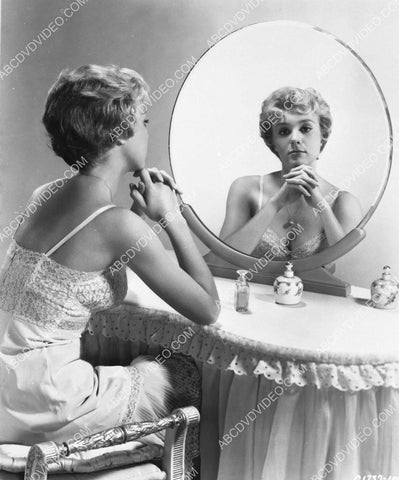 Inger Stevens sitting at her makeup table 8b20-20136