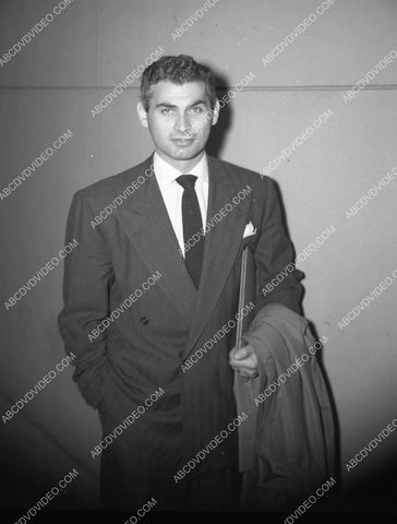 Jeff Chandler caught by the press 8b20-20228
