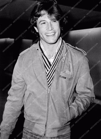candid Andy Gibb pic 8b20-2029