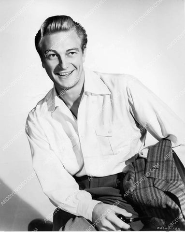 handsome Richard Denning portrait 8b20-20312