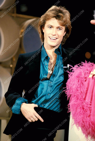 Andy Gibb strikes a studly pose 8b20-2037