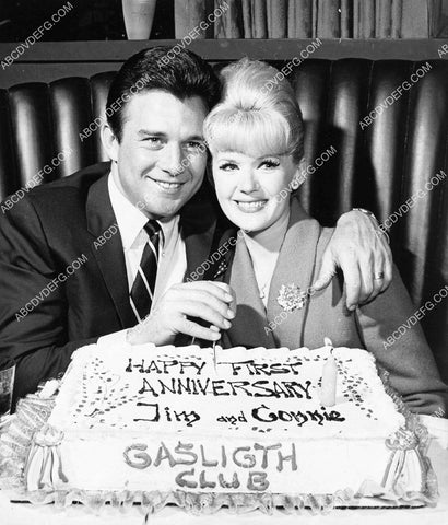James Stacy Connies Stevens get anniversary cake at The Gaslight Club 8b20-20386