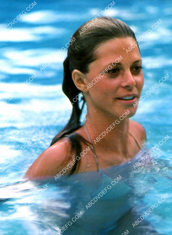 Lindsay Wagner takes a dip in the pool 8b20-20560