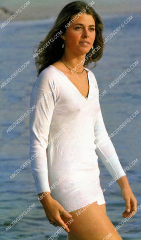 Lindsay Wagner spends a day at the beach 8b20-20573