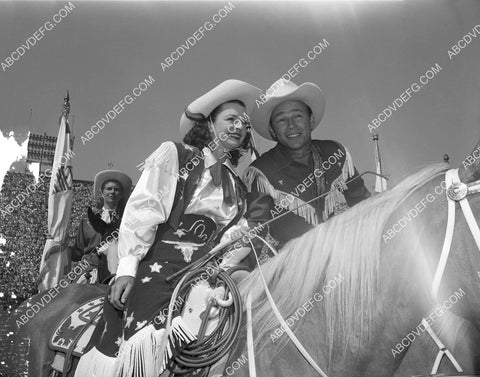 Dale Evans Roy Rogers in some parade 8b20-20737