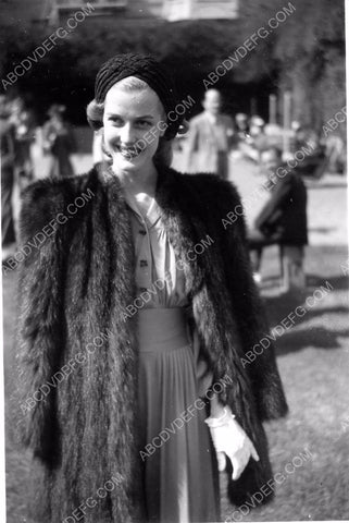 candid Anita Louise outdoors 8b20-2262