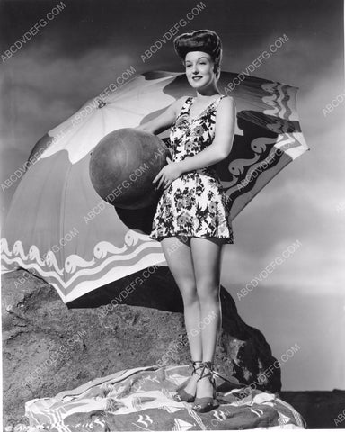 Ann Savage in swimwear and her beach ball 8b20-2413