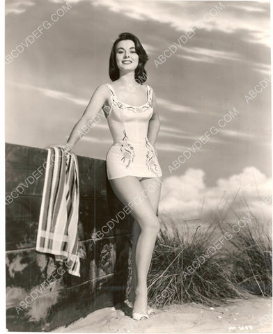 shapely Anne Heywood shows off new swimwear 8b20-2804