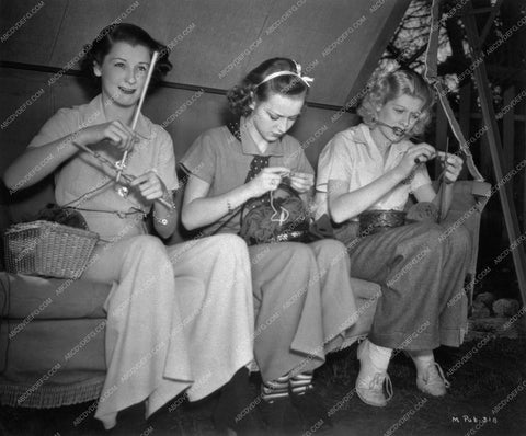 Anne Shirley and friends practice their knitting skills 8b20-2810