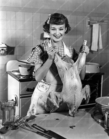Anne Shirley hard at work preparing turkey Thanksgiving Dinner 8b20-2820