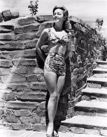 Anne Shirley shows off her new bikini 8b20-2853