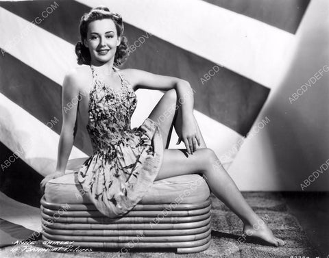 Anne Shirley barefoot in her new summer wear (goodness) 8b20-2886