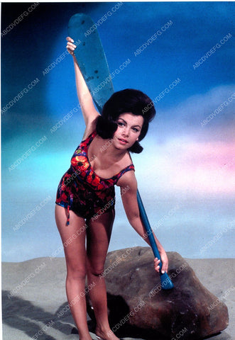Annette Funicello does a little stretching before going row boating 8b20-2917