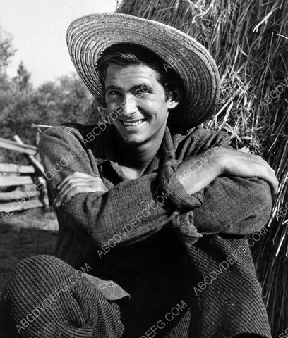 Anthony Perkins relaxing in straw hat in the sun 8b20-2978