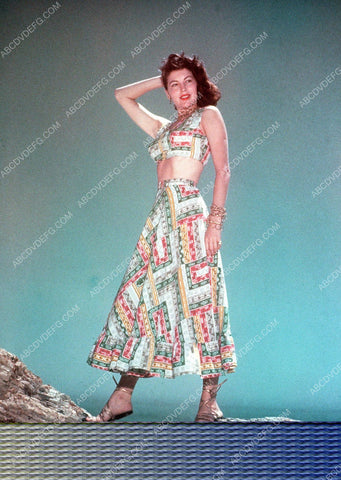 Ava Gardner strikes a great pose 8b20-3064