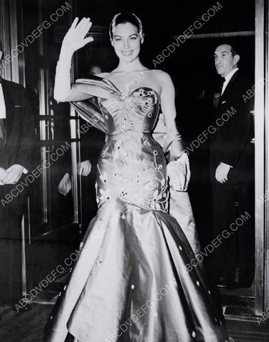 gorgeous Ava Gardner shows up for a film premiere I think 8b20-3076