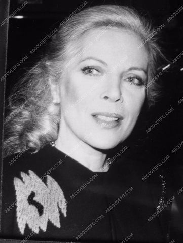 candid Barbara Bain pic 8b20-3170