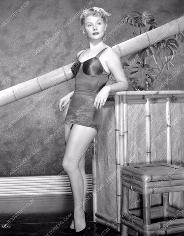 beautiful Barbara Payton modeling new swimsuit 8b20-3380
