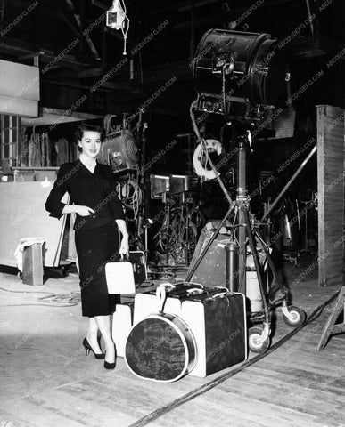 Barbara Rush cool behind the scenes w tons of movie equipment 8b20-3389