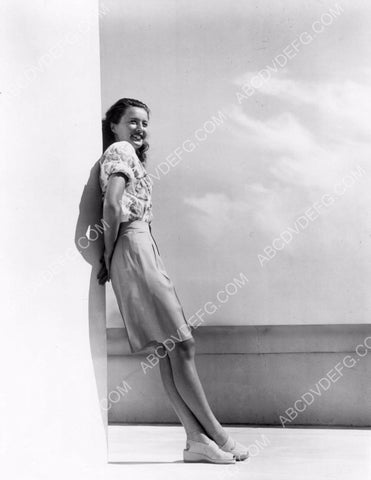 Barbara Stanwyck takes in a ittle summer sun 8b20-3519