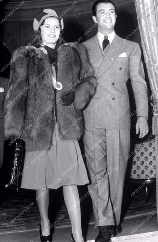 Robert Taylor Barbara Stanwyck just married 8b20-3600