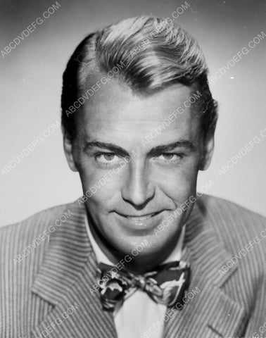 handsome Alan Ladd portrait 8b20-3664