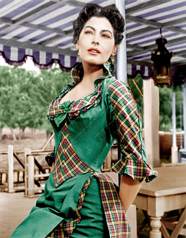 beautiful Ava Gardner outdoors portrait 8b20-3940