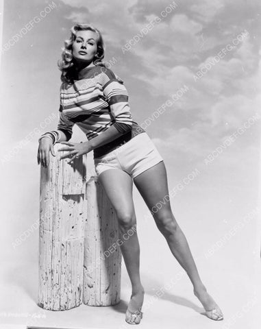 Anita Ekberg in shorts and sandles ready for the beach 8b20-3980