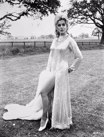 Ann-Margret in white dress outdoors 8b20-4063