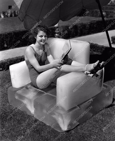 resourceful Ann Sheridan makes chair out of ice blocks to cool off 8b20-4149