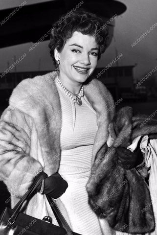 candid beautiful Anne Baxter in fur at the airport 8b20-4170