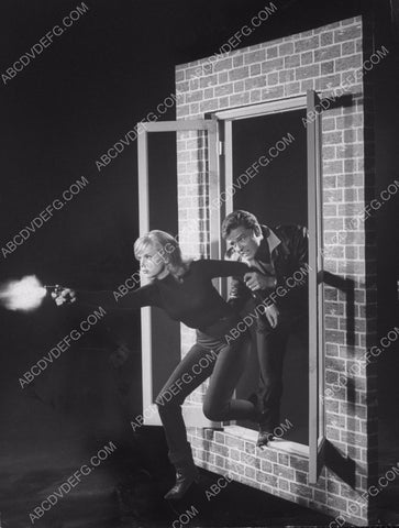 Anne Francis saves John Ericson and the day TV Honey West 8b20-4207