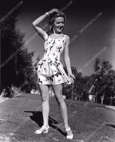 candid Anne Shirley in the backyard 8b20-4305