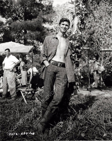 relaxing Anthony Perkins between takes 8b20-4385