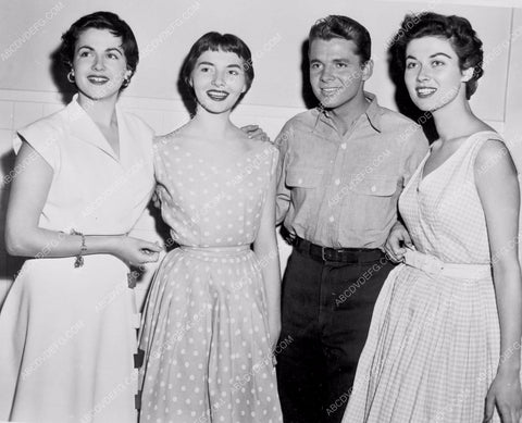 Leslie Caron Audie Murphy and girls behind the scenes 8b20-4450