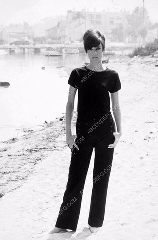 Audrey Hepburn standing on the beach 8b20-4567
