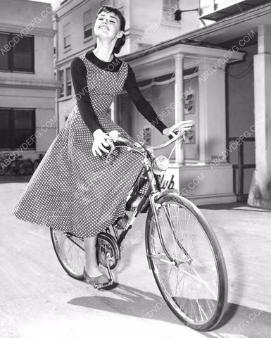 lovely Audrey Hepburn on her bicycle 8b20-4575