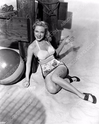 Audrey Totter playing in the sand at the beach with beachball 8b20-4585